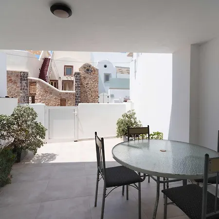 Authentic White 2bd Flat In Emporio Santorini דירה *