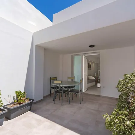 Authentic White 2bd Flat In Emporio Santorini *