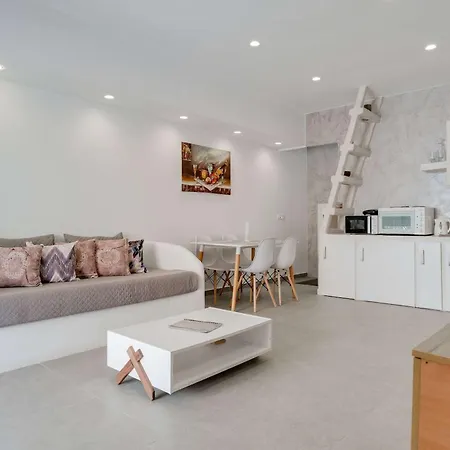 Authentic White 2bd Flat In Emporio Santorini