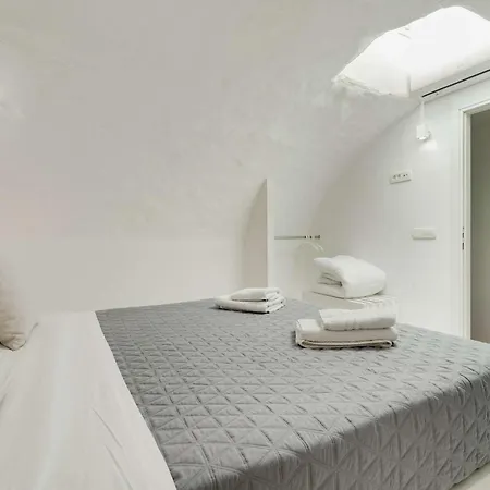 Authentic White 2bd Flat In Emporio Santorini Appartement