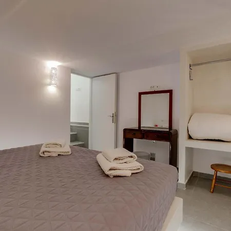 Authentic White 2bd Flat In Emporio Santorini