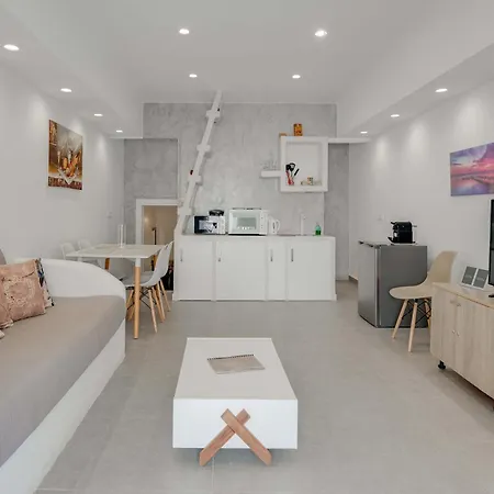 Authentic White 2bd Flat In Emporio Santorini *